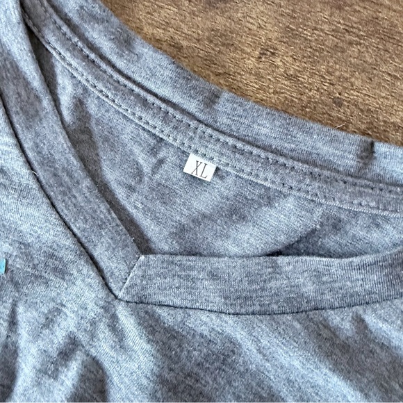 You Matter Gray V Neck Tshirt Womens Size XL - Picture 5 of 8
